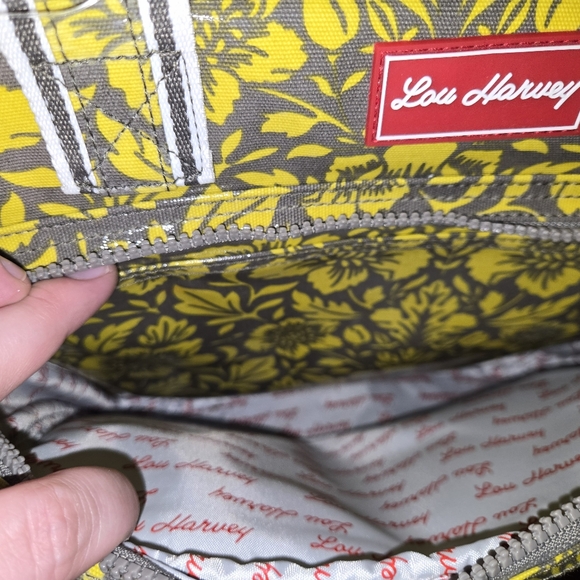 Lou Harvey Vinyl Travel Bag Yellow and Grey  Floral NWOT - Picture 6 of 9